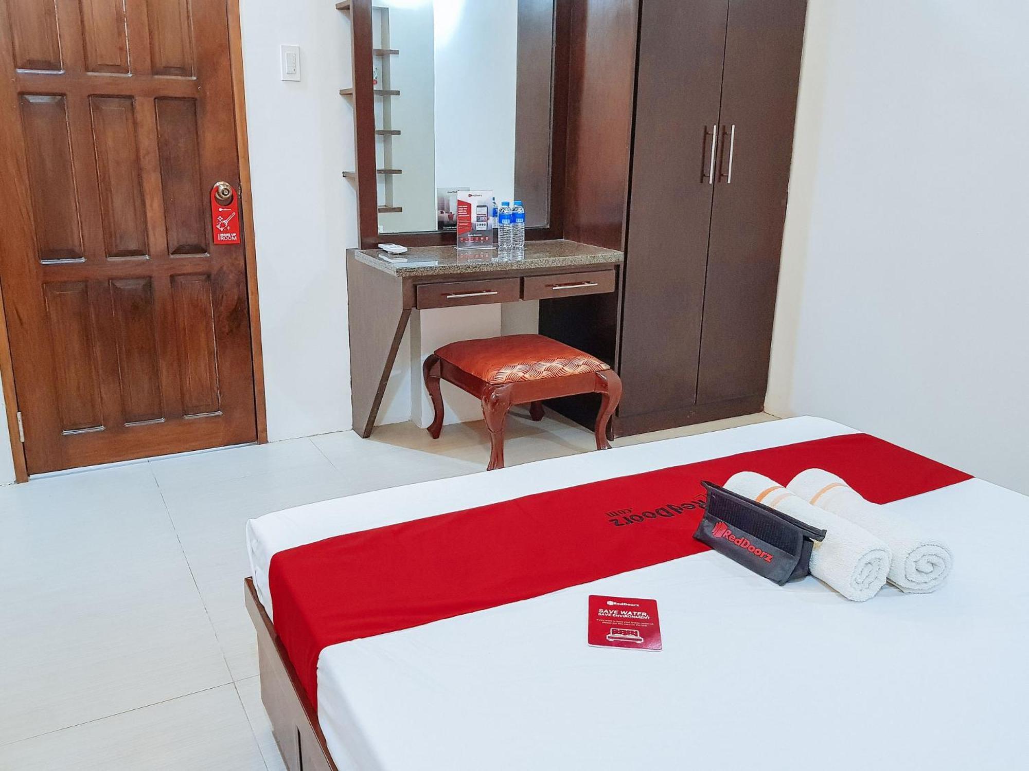 Reddoorz @ Caimito Drive Dampas Hotel Tagbilaran City Exterior photo